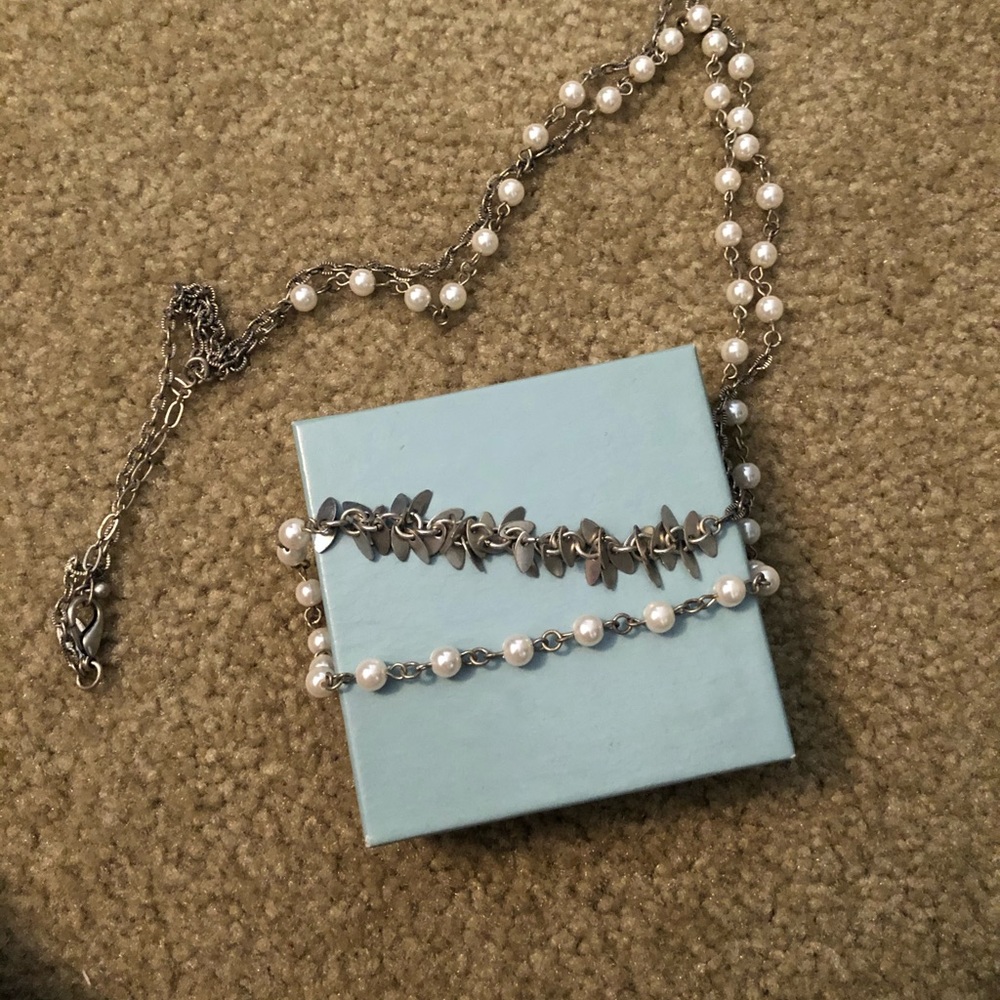 Necklace with pearls
